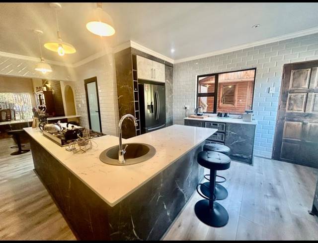 4 BEDROOM HOUSE FOR SALE IN FLORA GARDENS